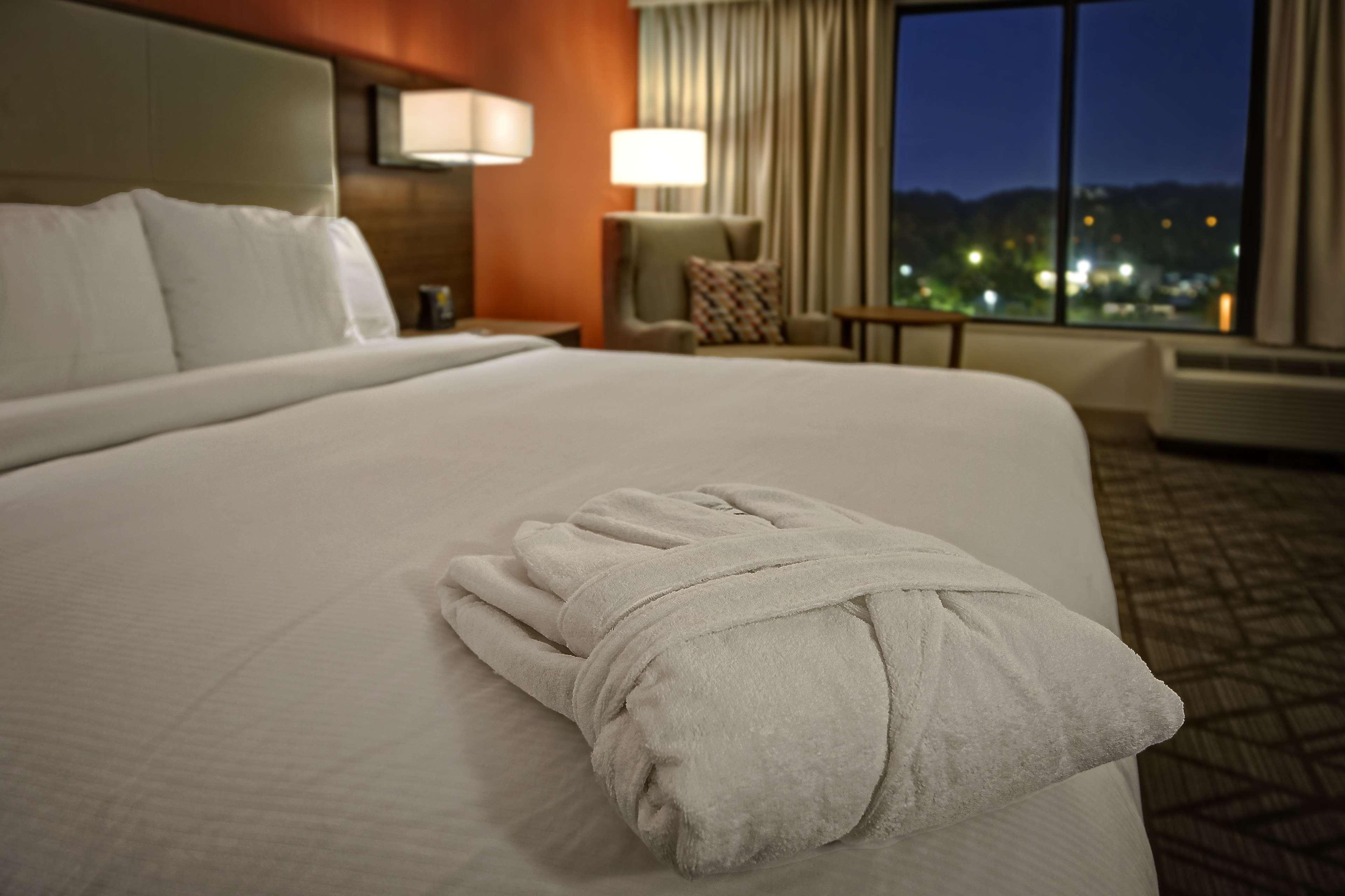 Hilton Knoxville Airport Alcoa Exterior photo
