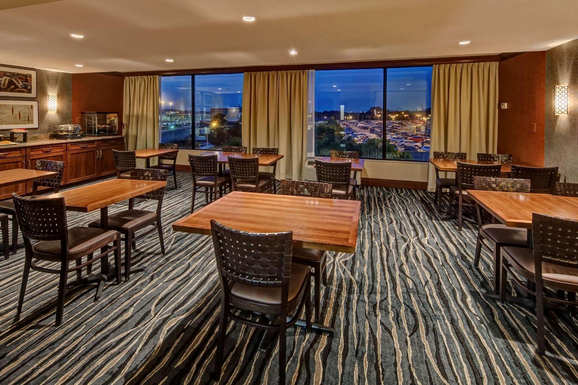 Hilton Knoxville Airport Alcoa Exterior photo