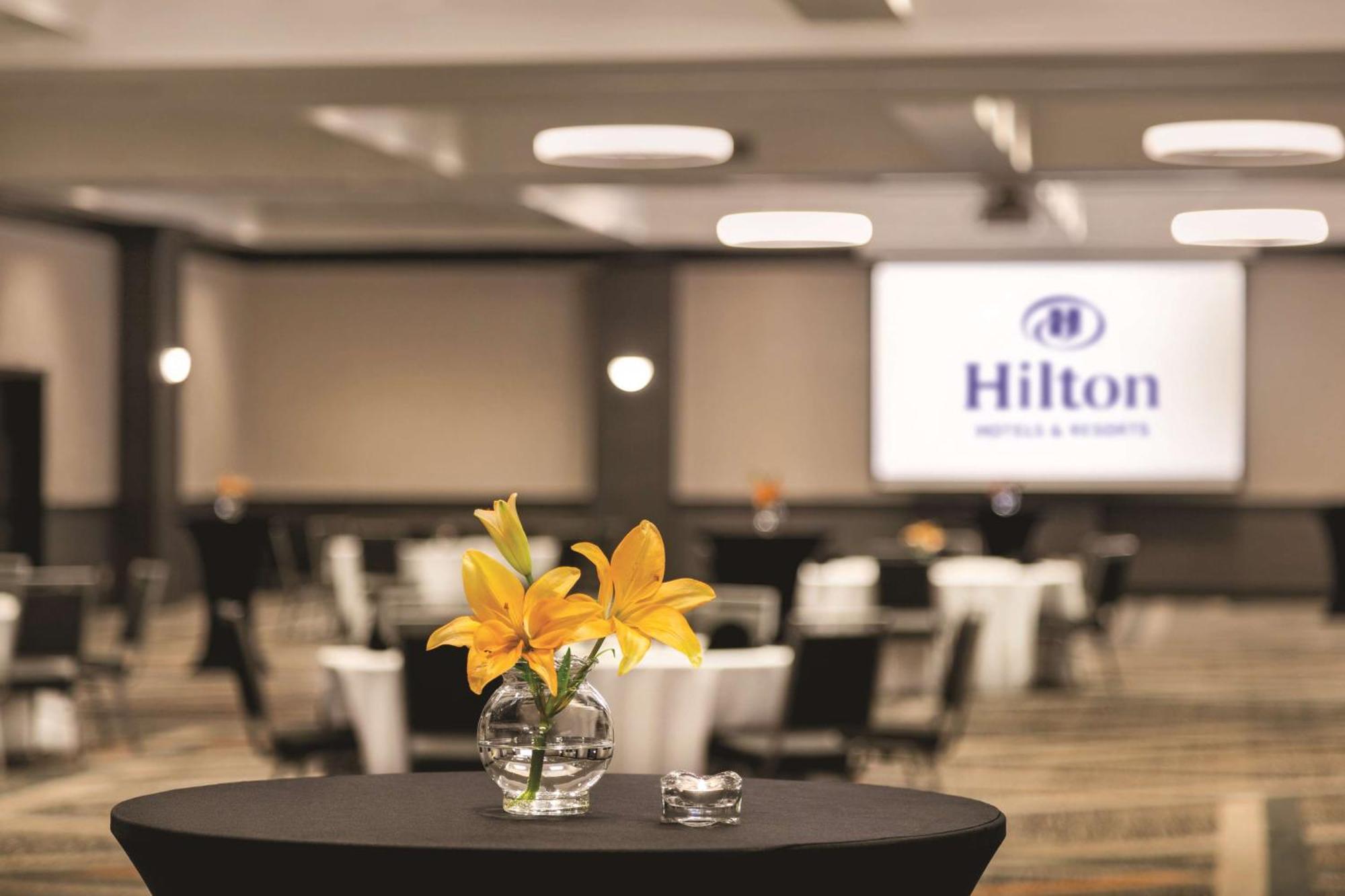 Hilton Knoxville Airport Alcoa Exterior photo